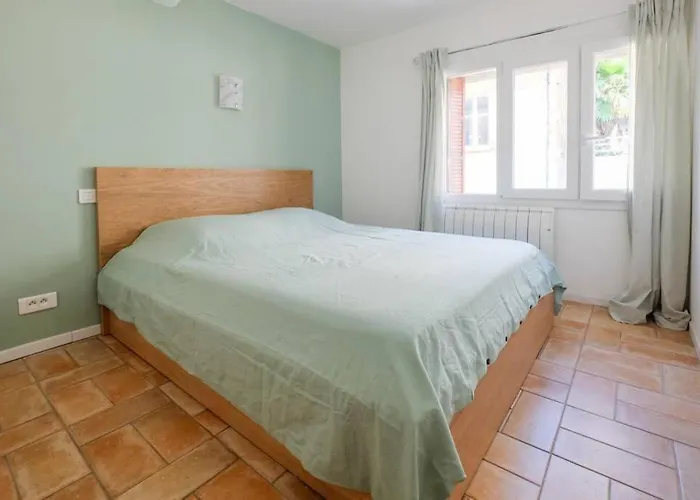 Centre St Maxime, A Pied * Сент-Максим